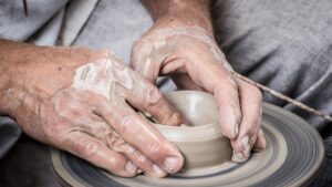 Esculpiendo sueños: Proyectos creativos con arcilla
