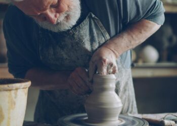 Cómo hacer pendientes artesanales: técnicas con arcilla, resina y alambre