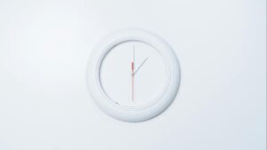 Cómo hacer un reloj de pared con materiales reciclados paso a paso