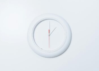 Cómo hacer un reloj de pared con materiales reciclados paso a paso