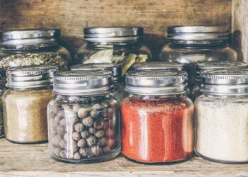 Tarros de cristal reciclados decorados para manualidades creativas