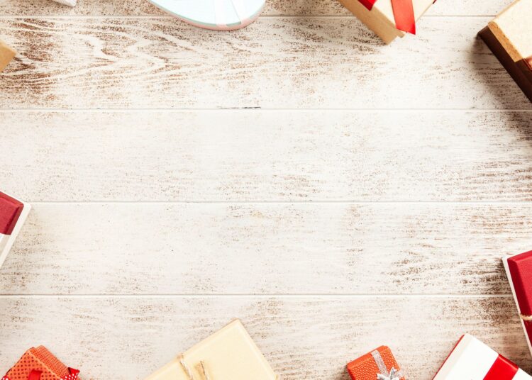 Cajas de papel decorado vistas desde arriba, base para hacer una caja explosiva de scrapbooking