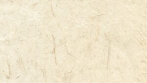 Hojas de papel reciclado hecho a mano con textura artesanal y bordes irregulares